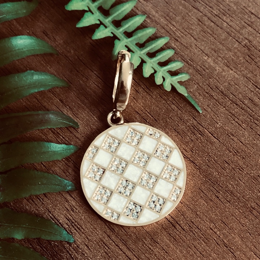 Gold colored square designed necklace or earing!